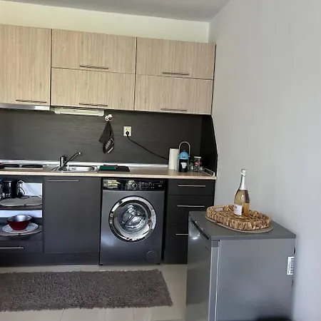 лятно студио Свети-Влас